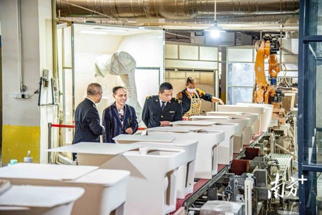 陶瓷是潮州第一大出口產品。受訪者供圖