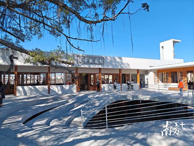 由吳清亮捐資改建的大吳會客廳。